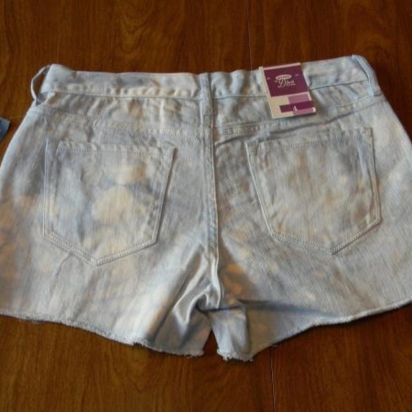 Old Navy 16 Blue Tie Dye Diva Denim Shorts NWT - Picture 3 of 3